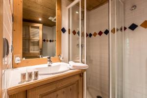 Appartements Les Chalets du Gypse - Appartement CHALET GYPSE C02 pour 8 Personnes 30 : photos des chambres