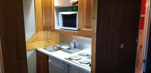 Résidence Lauzieres - Studio 5 personnes skis aux pieds et proche des commerces dans le village du Charvet à Arc 1800 MAE-1906