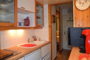 Résidence Miravidi - Beau studio pour 4 personnes, décoré dans une ambiance chalet, proche des pistes et des commerces, au cœur du village du Charvet MAE-1946
