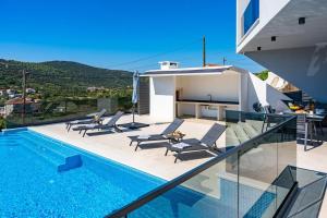 Villa Summer side by Istrialux