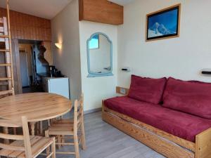 Résidence Belles Challes - Studio 4 personnes à Arc 1800 skis aux pieds et proche des commerces dans le village du Charvet MAE-1962