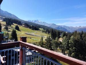 Résidence Belles Challes - Studio 4 personnes à Arc 1800 skis aux pieds et proche des commerces dans le village du Charvet MAE-1963