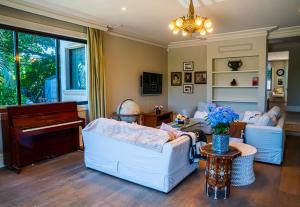 Luxury Harbour View Home