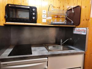 Résidence Belles Challes - Studio 4 personnes à Arc 1800 skis aux pieds et proche des commerces dans le village du Charvet MAE-2131