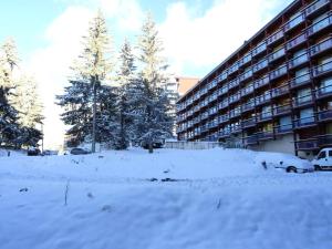 Résidence Belles Challes - Studio 4 personnes à Arc 1800 skis aux pieds et proche des commerces dans le village du Charvet MAE-2200