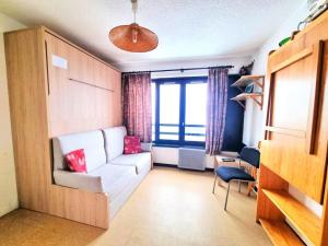 Résidence Podium - POD607 - STUDIO 23 PERSONNES EN CENTRE STATION MAE-1974