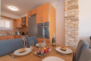 Cambural Beach Apartment - Happy Rentals