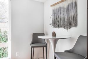 Blueground Bellevue lounge gym nr coffee SEA-715