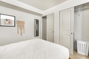 Blueground Bellevue lounge gym nr coffee SEA-715