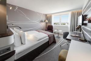 Premium Queen Room with City View room in Holiday Inn Munich City Centre an IHG Hotel