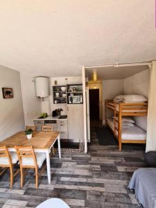 Appartements Residence Edelweiss - Studio pour 4 Personnes 474 : photos des chambres