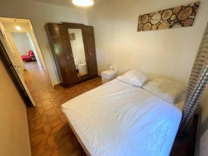 Bord de plage, rez de jardin,57 personnes...WIFI