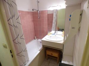 Appartements Grande terrasse, piscines, tennis, crique, plage... : photos des chambres