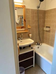 Appartements Residence Comete - Studio pour 4 Personnes 254 : photos des chambres