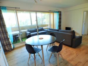 Appartement refait à neuf, résidence avec piscine à Saint Mandrier village
