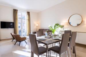 2-Br steps from the Palais des Festivals