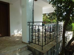 Kostas House