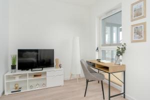 Minimalist Studios Wojciechowskiego with Parking in Poznań by Renters