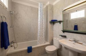 Two-Bedroom Apartment room in Apartamentos Marola-Portosin