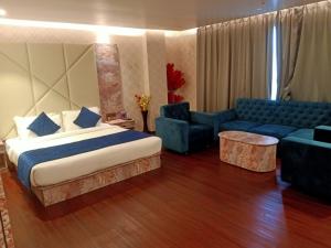 The Emerald Hotel & Siya Milan Banquets