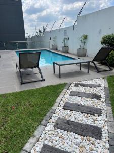 Liams blue suite at 93 On New