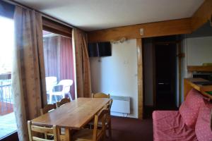 Résidence Miravidi - Appartement 3 pièces pour 7 personnes, proche des pistes et des commerces, au coeur du village du Charvet à Arc 1800 MAE-6553