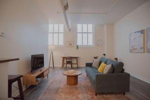 CozySuites The Block - Direct Skybridge Access #2