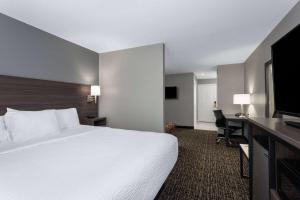 King Studio Suite - Non-Smoking room in Ramada by Wyndham Sellersburg/Louisville North
