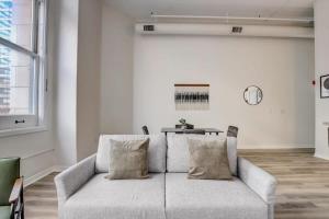 CozySuites - 1BR with Direct Skybridge Access #2