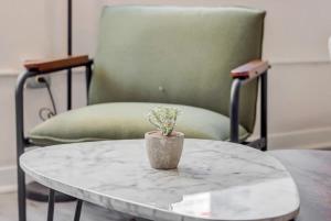 CozySuites - 1BR with Direct Skybridge Access #2