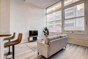 CozySuites - 1BR with Direct Skybridge Access #2