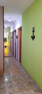 Apartamento BEIRA MAR VISTA TOTAL - SENSAÇÃO DE CASA TÉRREA A BEIRA MAR - COZINHA EQUIPADA -AIR FRYER -ÁREA DE CHURRASCO PRIVATIVA- TVS SMART- DISNEY PLUS E OUTROS-PRAIA IDEAL PARA CRIANÇAS-PET FRIENDLY-KIT PRAIA 4 PESSOAS