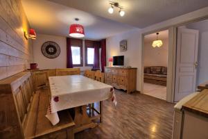 Les Chalets Des Evettes - Appartement six personnes, résidence avec piscine au pied des pistes MAE-3074