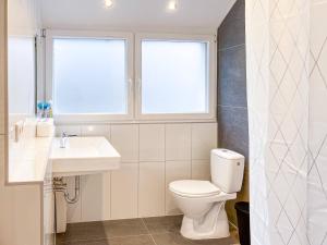 T&K Apartments - 5 Zimmer Einfamilienhaus 15min to Messe Fair DUS - Willich