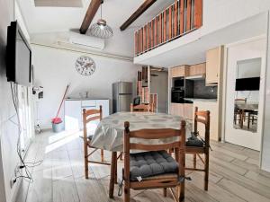 Résidence Les Yoles - Villa trois pièces mezzanine pour 8 personnes à Port Leucate. Réf: 2YOL_37 MAE-4004