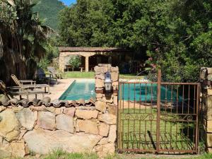 MAISON DE CARACTERE AVEC PISCINE