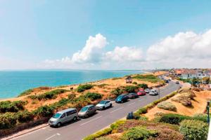 SOUTHBOURNE SANDS by BOURNECOAST - A Clifftop Apartment with Balcony and SEA VIEWS Just Minutes from Sandy Beaches - FM1410