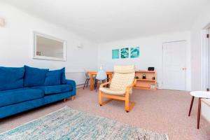 SOUTHBOURNE SANDS by BOURNECOAST - A Clifftop Apartment with Balcony and SEA VIEWS Just Minutes from Sandy Beaches - FM1410