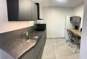 Résidence Mistral - Appartement 6 couchages à 100m de la mer à Six Fours Les Plages MAE-8864