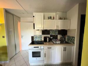 Résidence Cap Vert - APPARTEMENT FRONT DE MER DANS DOMAINE AVEC PISCINE ET TENNIS MAE-8984