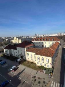 Bright 7th Floor Central Home with Balcony & View