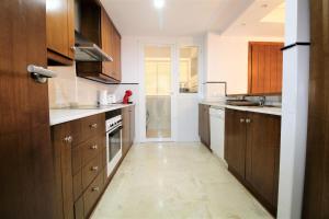 Apartamento con piscina y playa cercana en Torrevieja, area de Punta Prima AQ-125