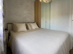 Amazing 3-bedroom apartment. Pool and sea view!