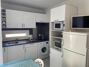 Appartements Studio cosy 2 couchages a 50m de la plage avec vue sur l'etang - FR-1-680-2 : photos des chambres