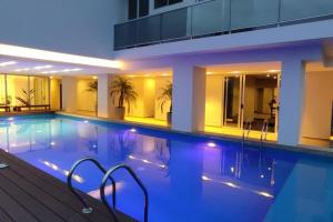 DEPARTAMENTO EN EQUIPETROL CON PISCINA - GYM Y PARQUEO GRATIS, CERCA DEL VENTURA MALL , LOS TAJIBOS, MANZANA 40 Y SUPERMERCADOS