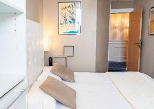 Hotels Cit'Hotel Normandy Hotel Pornichet La Baule : photos des chambres