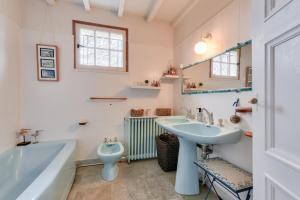 Maisons de vacances A 750m de la plage d'Ares- maison familiale pour 6 : photos des chambres