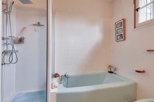 Maisons de vacances A 750m de la plage d'Ares- maison familiale pour 6 : photos des chambres