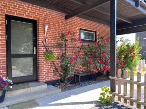 5min walk to LEGO House - two bedrooms on Loft floor with Balconywith garden