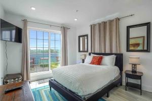 Luxury Penthouse , Private RoofDeck & Amazing View